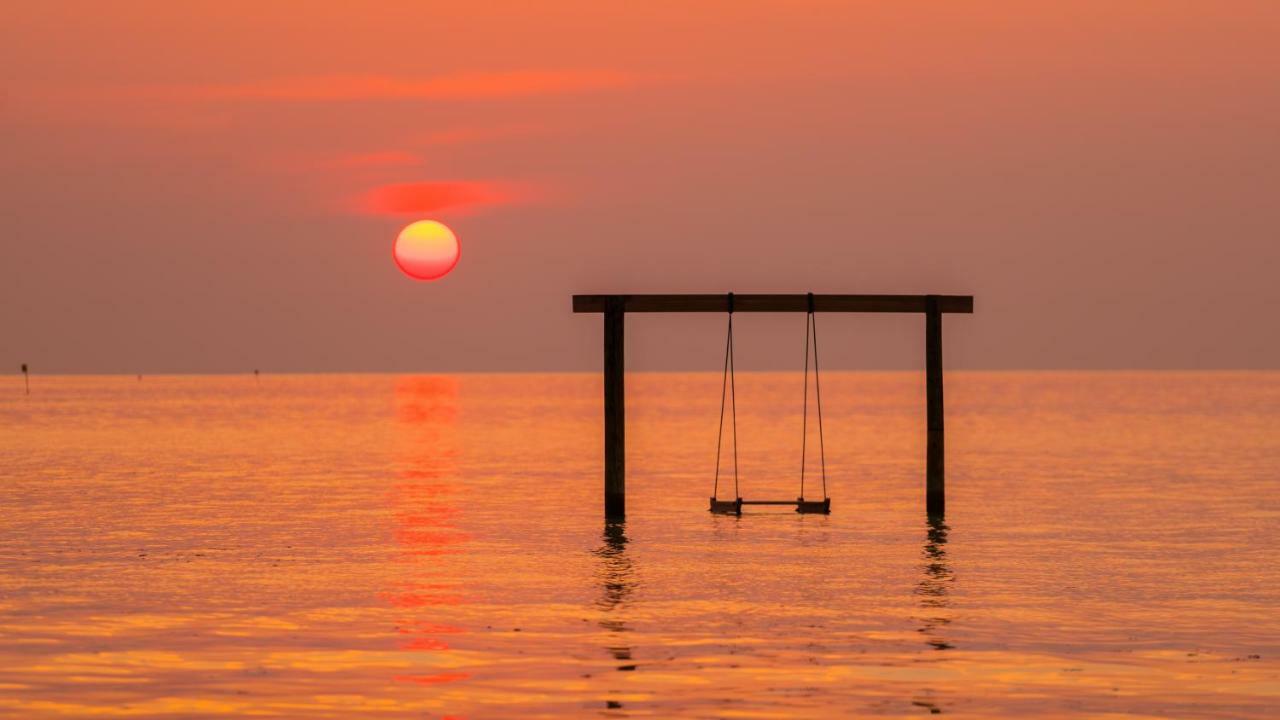 Innahura Maldives Resort Kurendhoo Extérieur photo